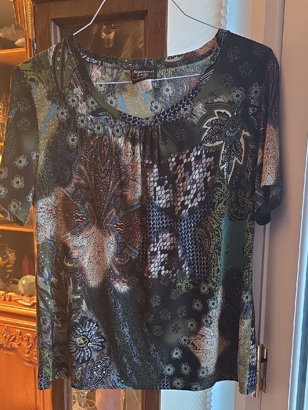 Southern Lady Green and Black Paisley Print Short Sleeve Top